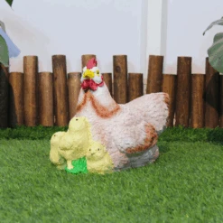 Hen With Chicks Garden Statue Decor