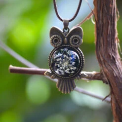 A Starry Hoot Real Dried Flower Necklace