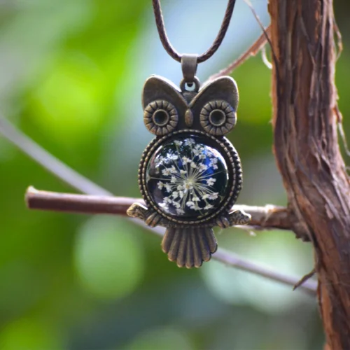 A Starry Hoot Real Dried Flower Necklace