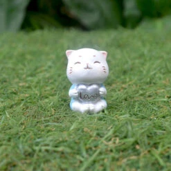 Miniature Cat With Love Sign – Cute Resin Decor For Gifts & Gardens
