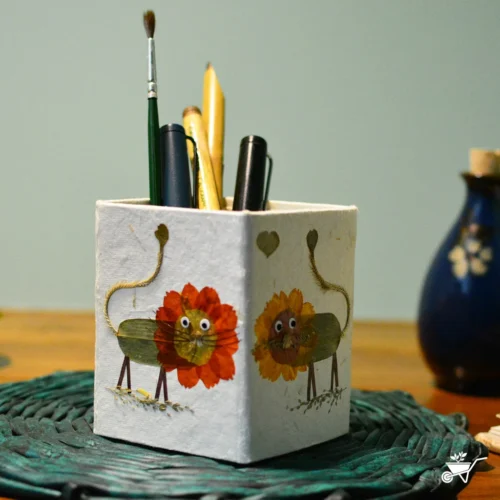 Enamouring Lion Pen Stand