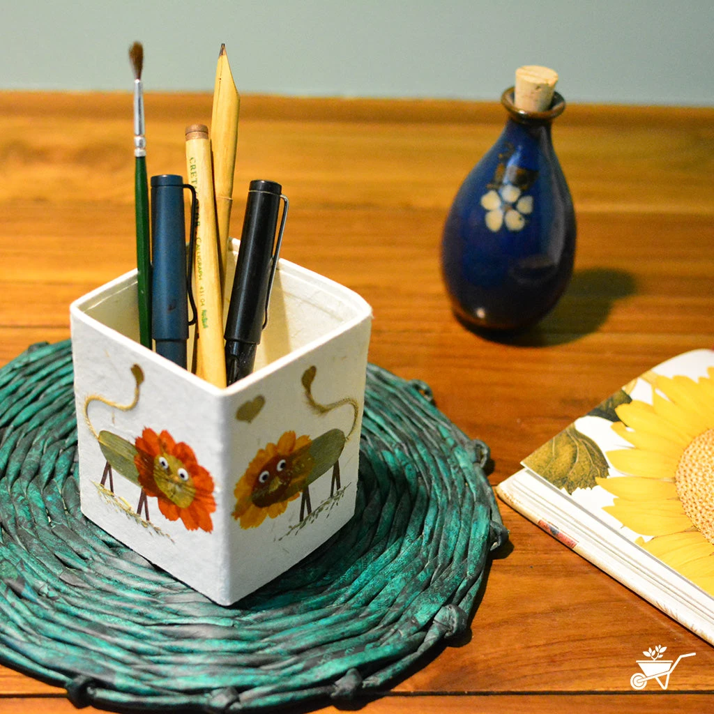 Enamouring Lion Pen Stand 2 Enamouring Lion Pen Stand - Image 2