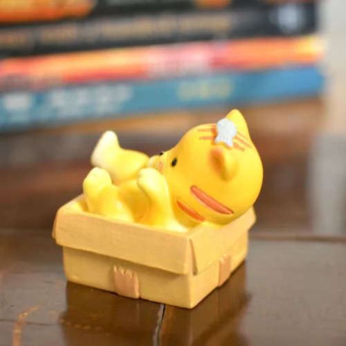 Miniature Kitten In Box Decor – Terrarium & Fairy Garden Resin Figurine -Plant Life Decor Shop Kitten playing in box 3