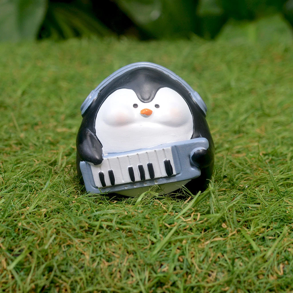Miniature Penguin On Keyboard – Cute Resin Decor For Gifts & Gardens 1 Miniature Penguin On Keyboard – Cute Resin Decor For Gifts & Gardens