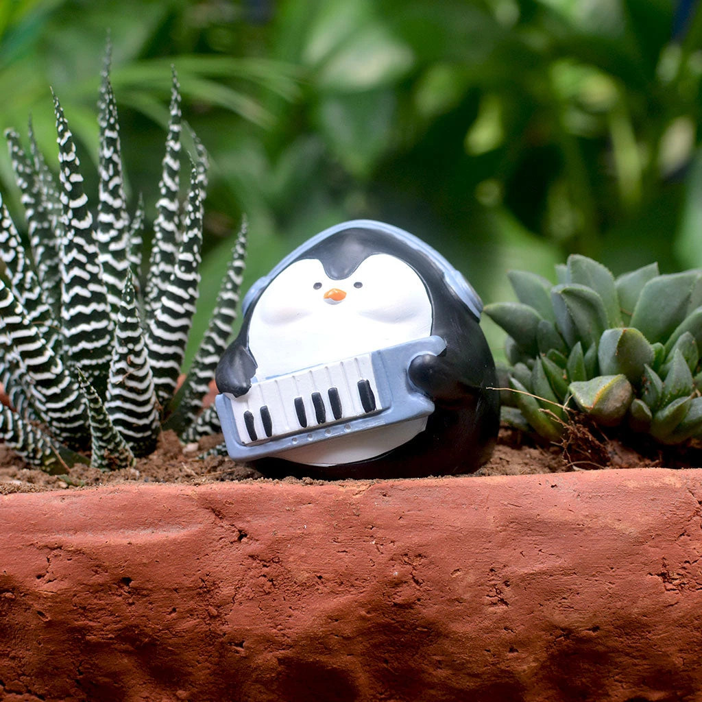 Miniature Penguin On Keyboard – Cute Resin Decor For Gifts & Gardens 2 Miniature Penguin On Keyboard – Cute Resin Decor For Gifts & Gardens - Image 2