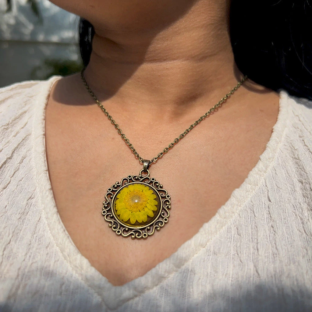 Runic Souvenir Real Dried Flower Necklace 2 Runic Souvenir Real Dried Flower Necklace - Image 2