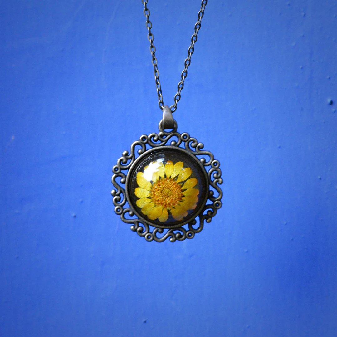 Runic Souvenir Real Dried Flower Necklace 5 Runic Souvenir Real Dried Flower Necklace - Image 5