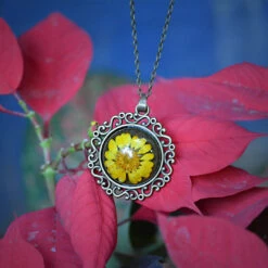 Runic Souvenir Real Dried Flower Necklace 9 Runic Souvenir Real Dried Flower Necklace -Plant Life Decor Shop Runic Souvenir 4