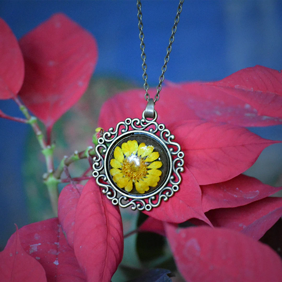 Runic Souvenir Real Dried Flower Necklace 4 Runic Souvenir Real Dried Flower Necklace - Image 4