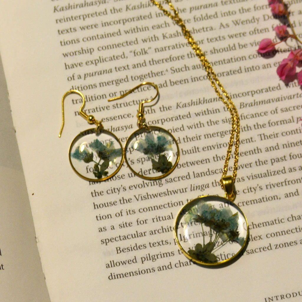 Teal Escapade Real Dried Flower Necklace / Set 1 Teal Escapade Real Dried Flower Necklace / Set