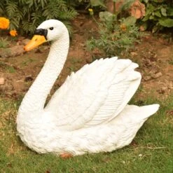 White Swan Resin Decor