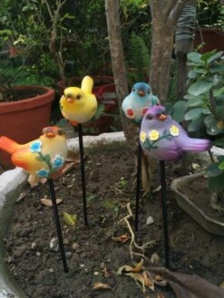 Set Of 4 Beautiful Resin Bird Sticks