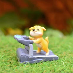 Miniature Corgi On Treadmill – Fun Resin Decor For Desks & Terrariums