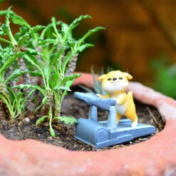 Miniature Corgi On Treadmill – Fun Resin Decor For Desks & Terrariums -Plant Life Decor Shop cutedog treadmill 3