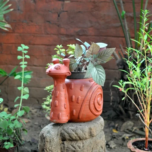 Terracotta Snail Brown Planter